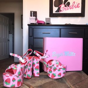 STRAWBERRY HEELS!!!🍓🍓🍓